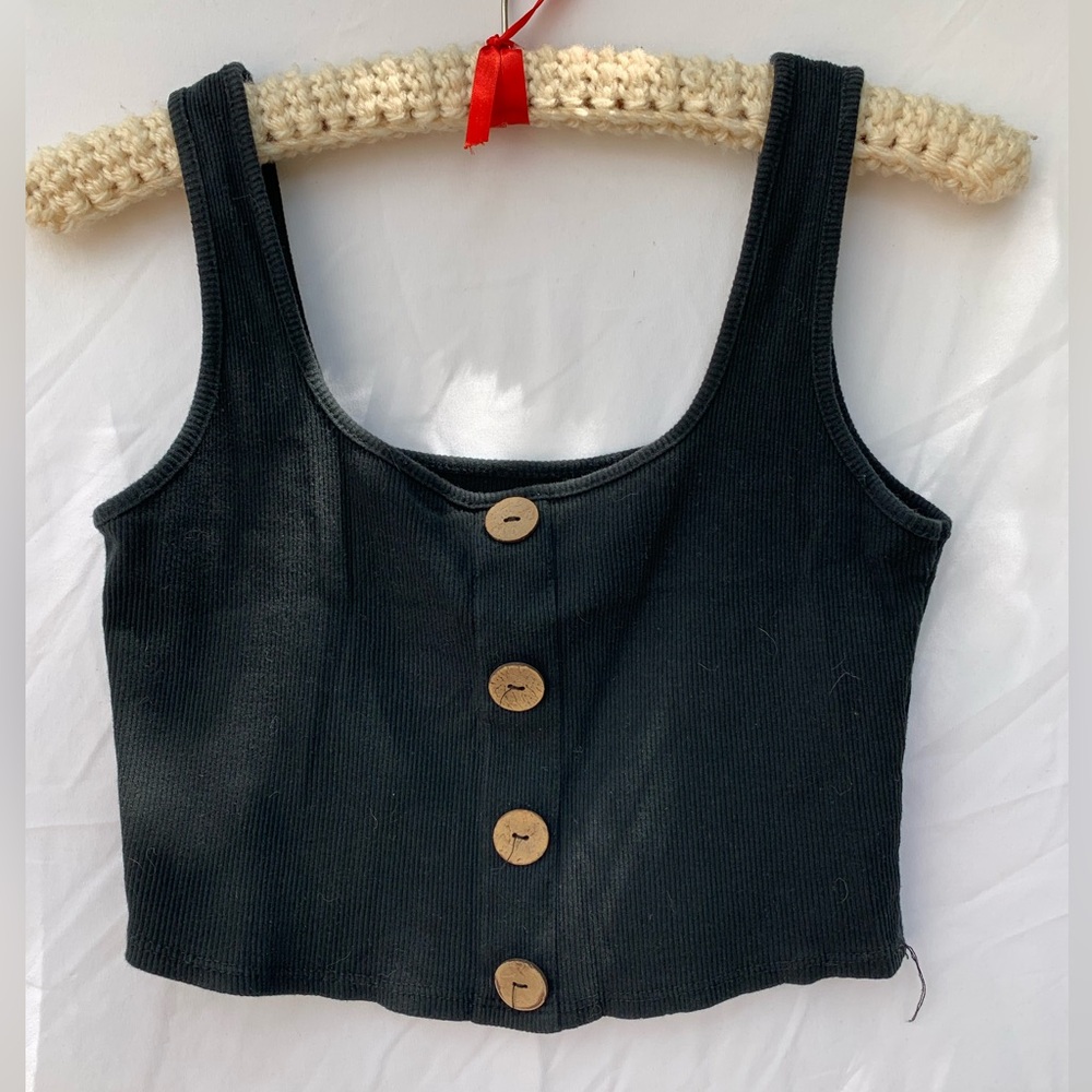 CROP TOP - ribbed black cotton crop top with buttons. No label found.
